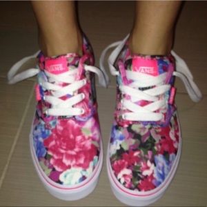 Vans Tennis Shoes RARE!!!!!!! 🌸🏄🏽‍♀️🌺🏝🌞